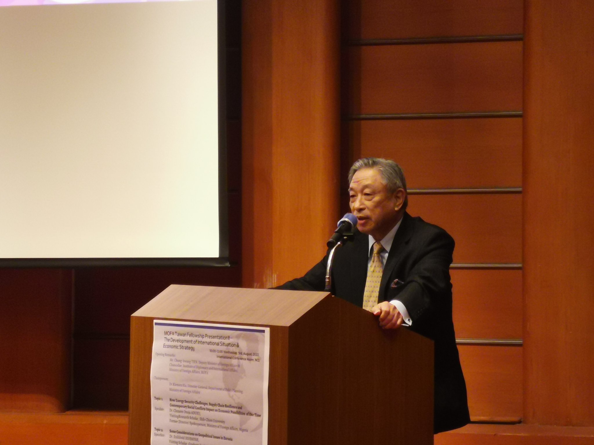 2022MOFA Taiwan Fellowship Presentation II－The Development of International Situation and Economic Strategy:picture2
