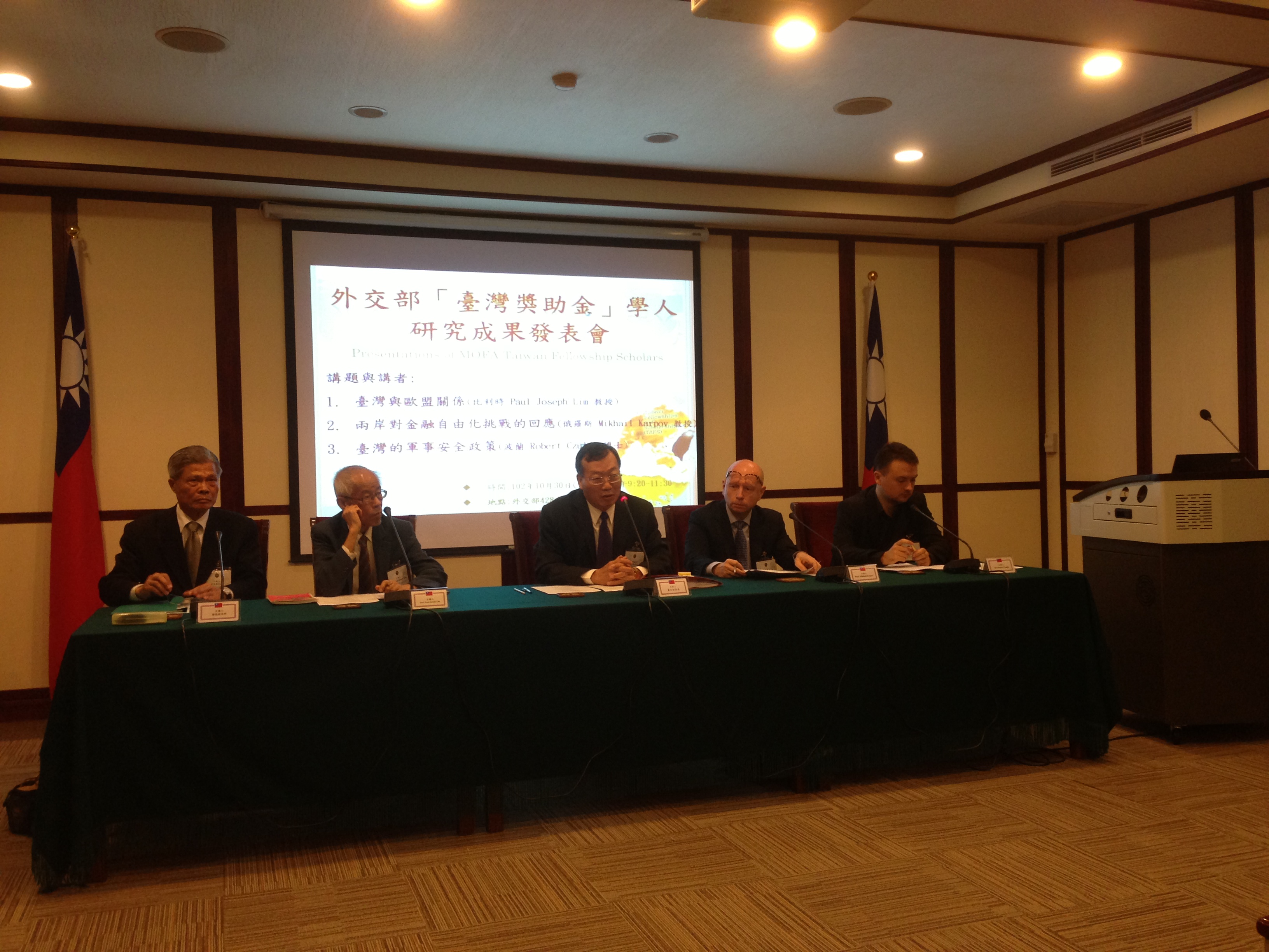 2013.10.30 Presentations of MOFA Taiwan Fellowship Scholars:picture2