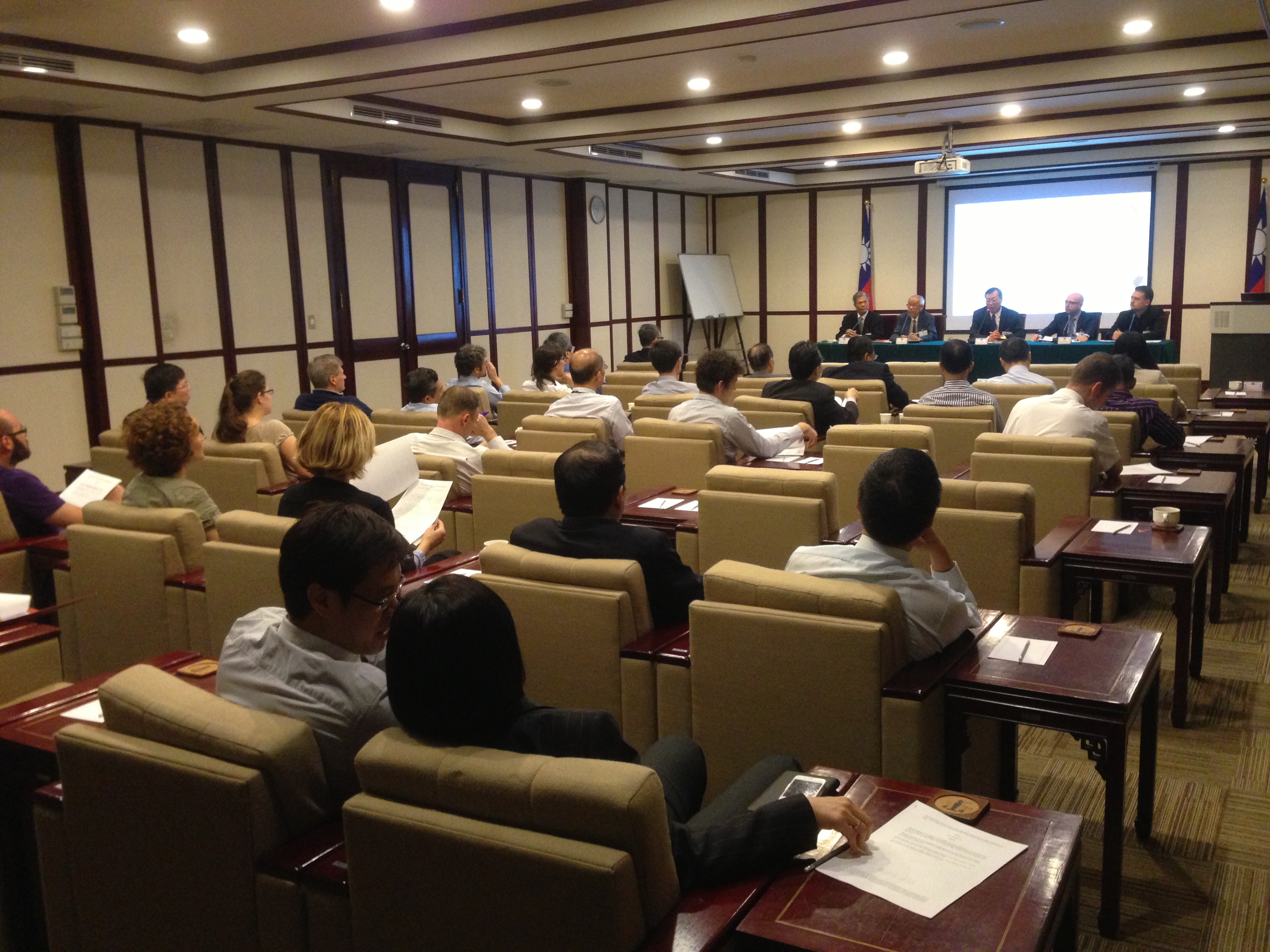 2013.10.30 Presentations of MOFA Taiwan Fellowship Scholars:picture3