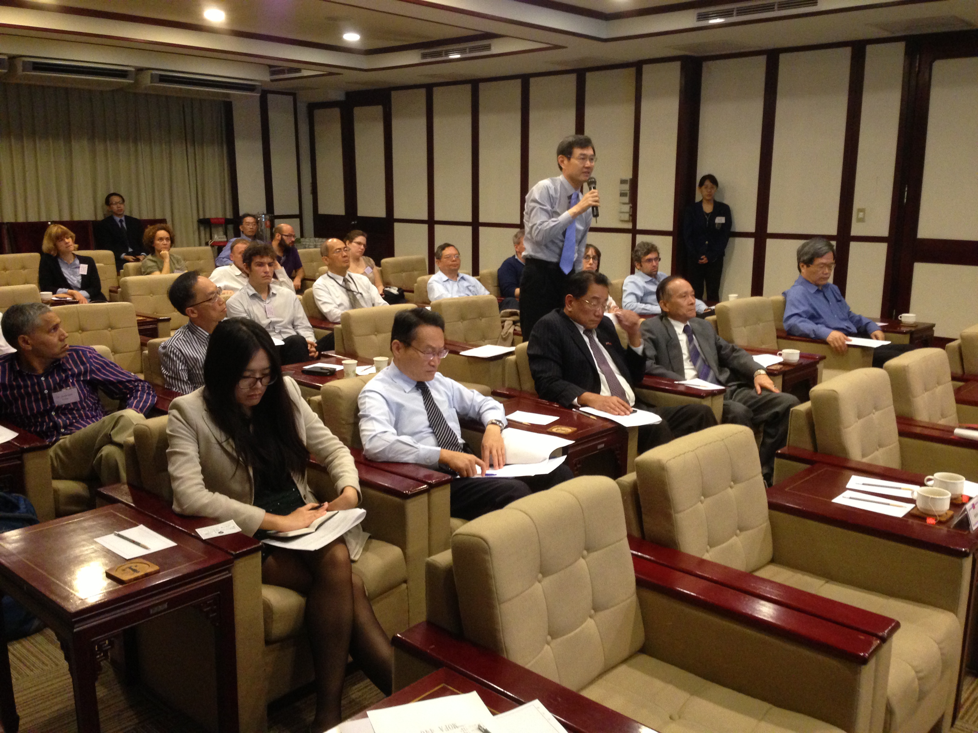 2013.10.30 Presentations of MOFA Taiwan Fellowship Scholars:picture10